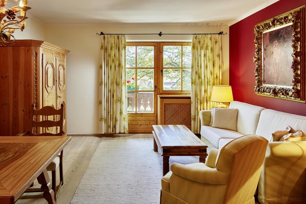 Landsitz Romerhof - Hotel Apartments Kitzbuhel Room photo