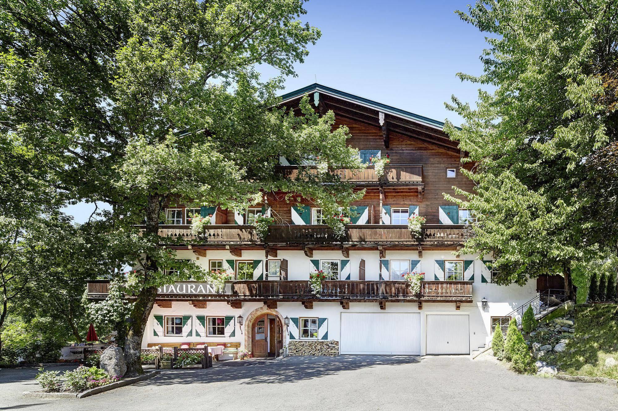 Landsitz Romerhof - Hotel Apartments Kitzbuhel Exterior photo